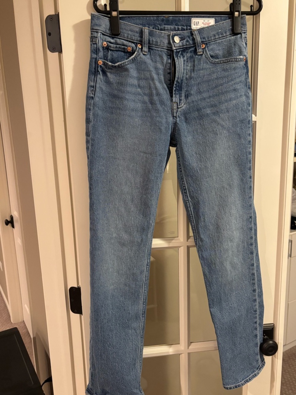 GAP 90s straight high rise size 28